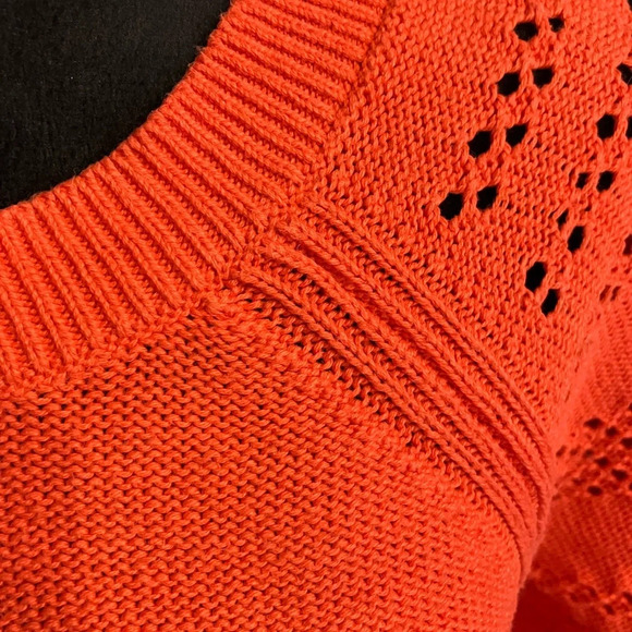 GAP melon colored sweater with crochet detailed sleeves - Picture 2 of 4